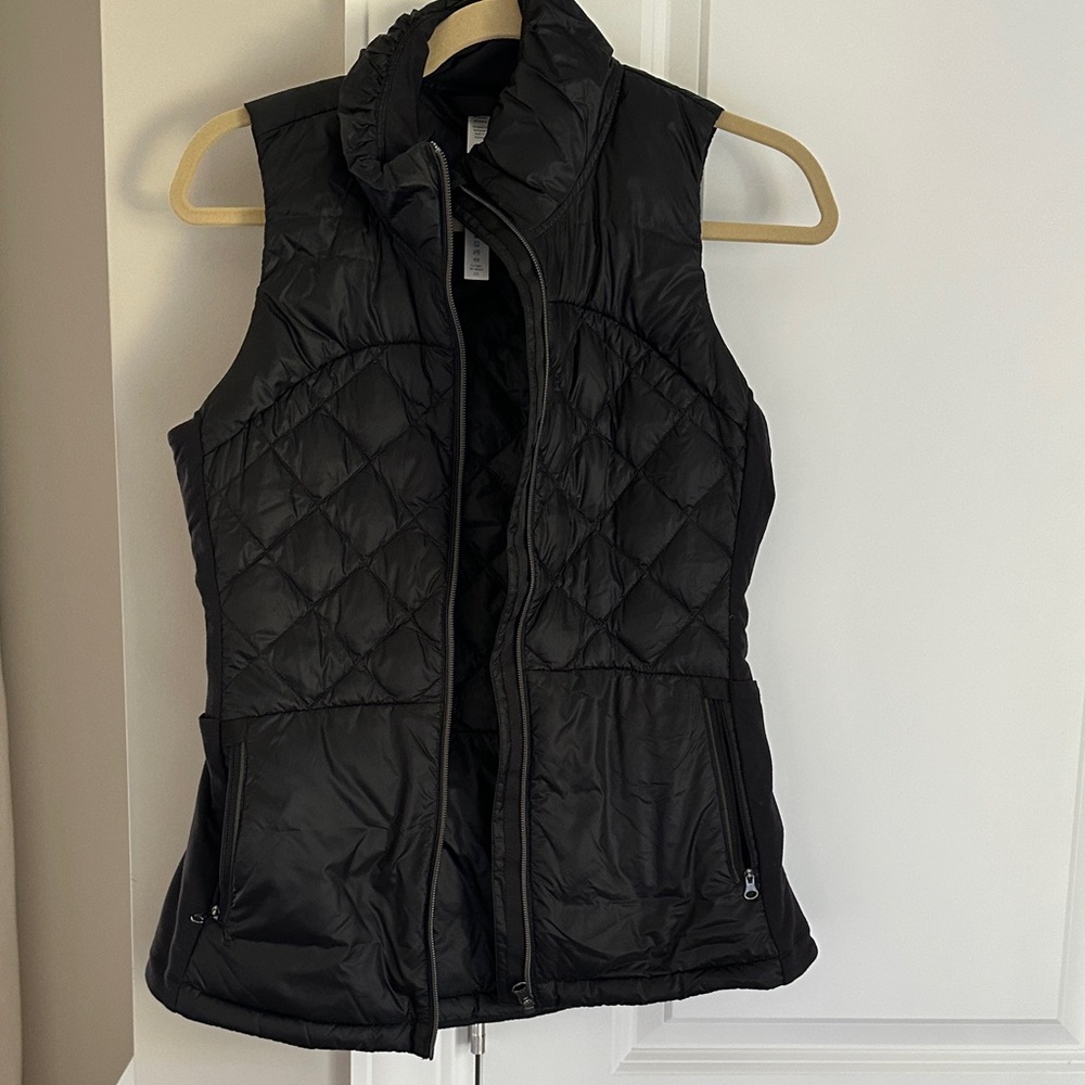 Lululemon Women's Black Quilted Vest- size 6